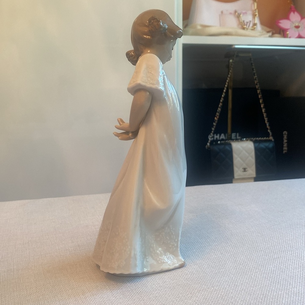 Nao by Lladro • Retired “So Shy” Porcelain Figurine *Without Box* - Picture 16 of 17